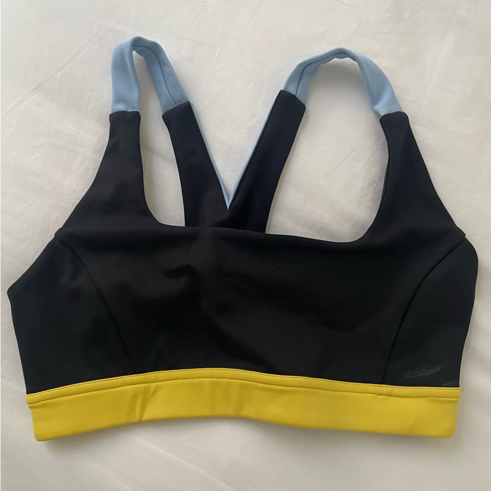 NEVER WORN A square neckline, wide racer back bra